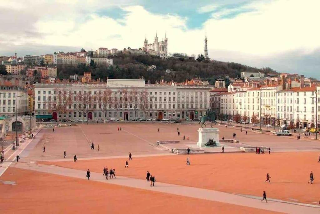 Le Rhone A Vos Pieds, Bellecour A Quelques Pas Apartment Lyon Exterior photo